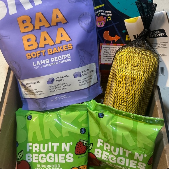 NIB Barkbox mix including super chewer piece - Picture 1 of 14